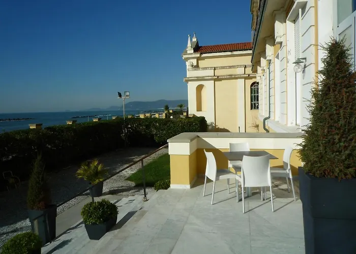 Hotel Casa F.A.C.I Marina di Massa